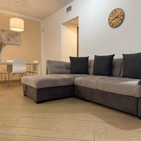 Comecasa Modern Apartment In Historical Centre Asti Buitenkant foto