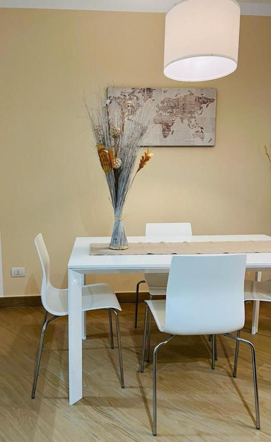Comecasa Modern Apartment In Historical Centre Asti Buitenkant foto