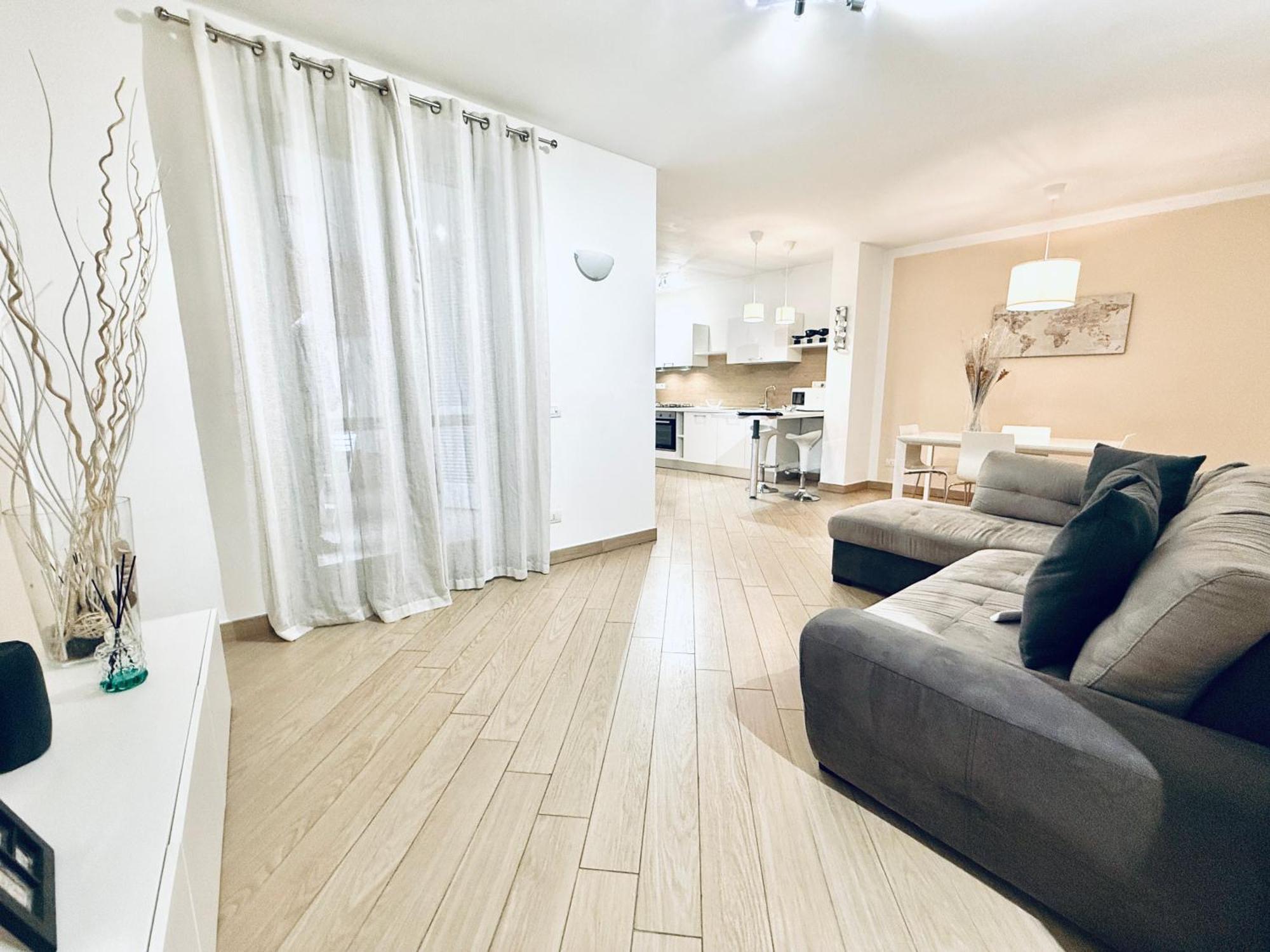 Comecasa Modern Apartment In Historical Centre Asti Buitenkant foto