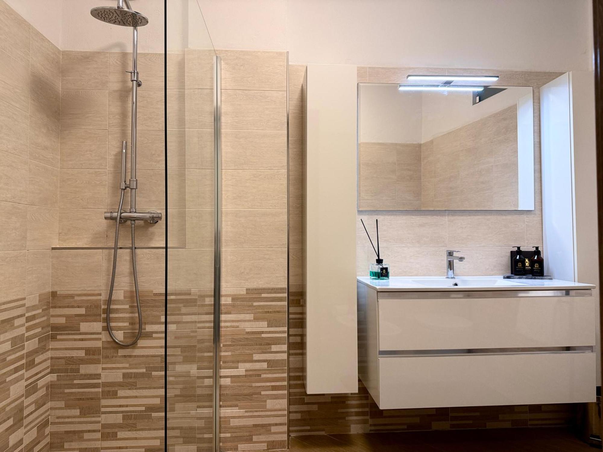 Comecasa Modern Apartment In Historical Centre Asti Buitenkant foto
